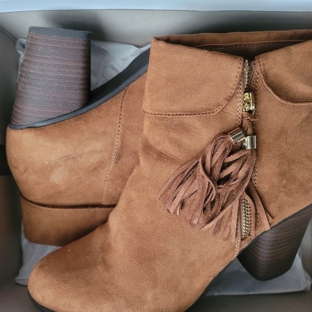 Too Cute Can Wear With Everything Boots!! - image 1